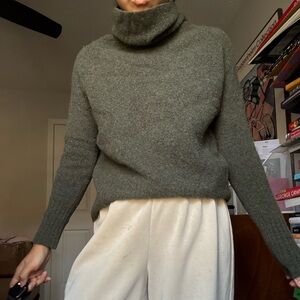 Aritzia Olive Turtleneck Sweater size M